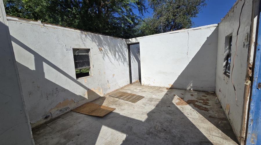 410 E Eistetter St, laredo, Texas 78041, 2 Bedrooms Bedrooms, 4 Rooms Rooms,2 BathroomsBathrooms,Residential,For Sale,410 E Eistetter St,20255362