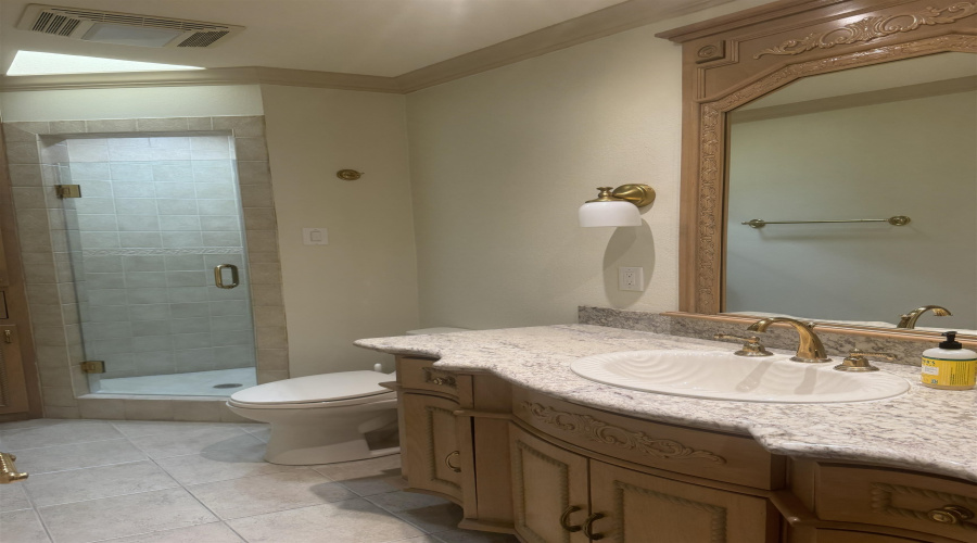 326 Regal Dr, Laredo, Texas 78041, 5 Bedrooms Bedrooms, 12 Rooms Rooms,5 BathroomsBathrooms,Residential,For Sale,326 Regal Dr,20255363