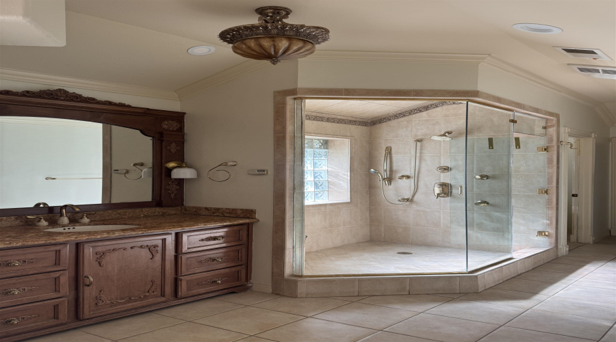 326 Regal Dr, Laredo, Texas 78041, 5 Bedrooms Bedrooms, 12 Rooms Rooms,5 BathroomsBathrooms,Residential,For Sale,326 Regal Dr,20255363