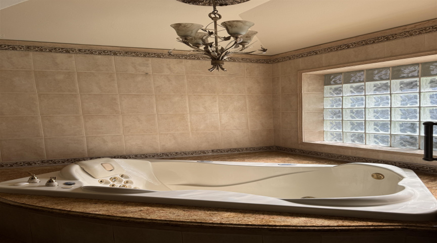 326 Regal Dr, Laredo, Texas 78041, 5 Bedrooms Bedrooms, 12 Rooms Rooms,5 BathroomsBathrooms,Residential,For Sale,326 Regal Dr,20255363