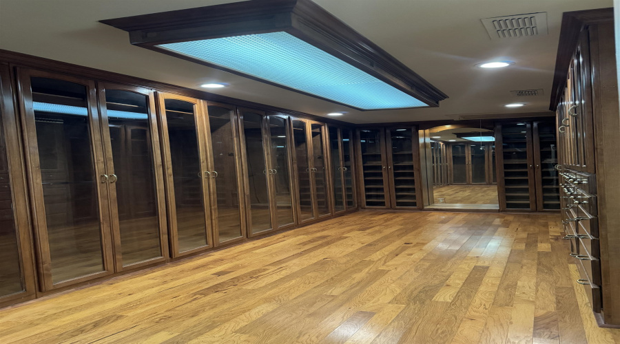 326 Regal Dr, Laredo, Texas 78041, 5 Bedrooms Bedrooms, 12 Rooms Rooms,5 BathroomsBathrooms,Residential,For Sale,326 Regal Dr,20255363