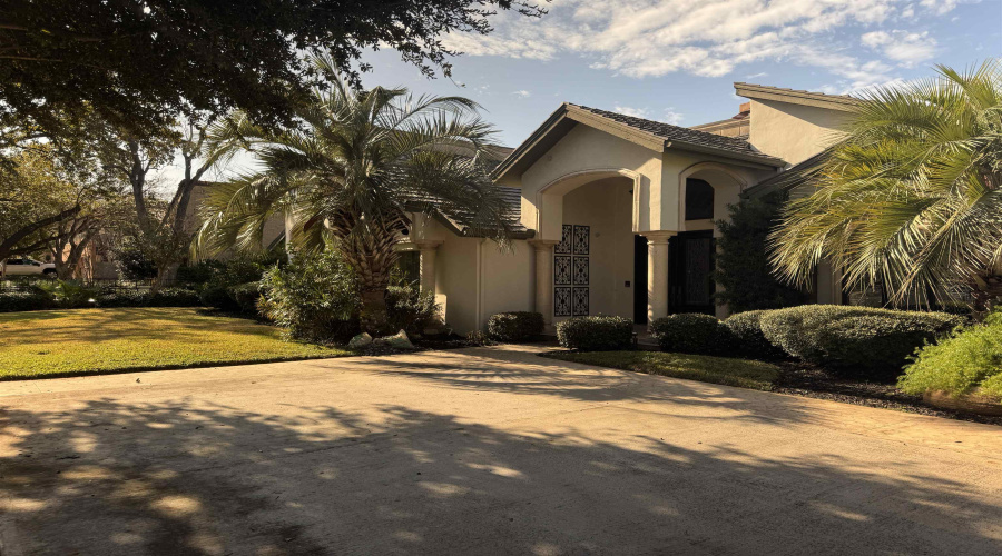 326 Regal Dr, Laredo, Texas 78041, 5 Bedrooms Bedrooms, 12 Rooms Rooms,5 BathroomsBathrooms,Residential,For Sale,326 Regal Dr,20255363