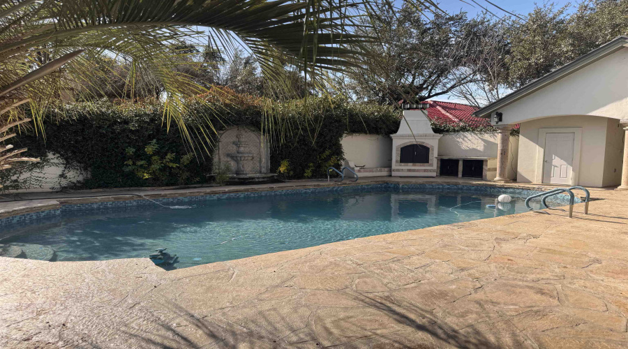 326 Regal Dr, Laredo, Texas 78041, 5 Bedrooms Bedrooms, 12 Rooms Rooms,5 BathroomsBathrooms,Residential,For Sale,326 Regal Dr,20255363