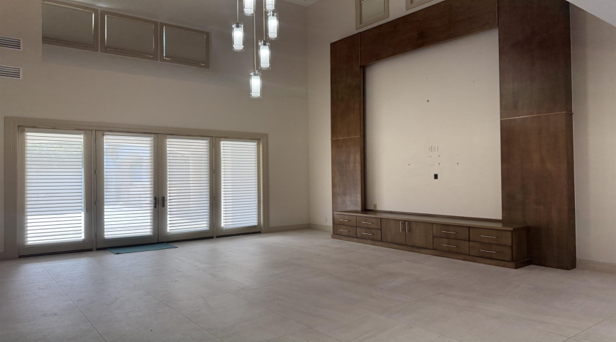 326 Regal Dr, Laredo, Texas 78041, 5 Bedrooms Bedrooms, 12 Rooms Rooms,5 BathroomsBathrooms,Residential,For Sale,326 Regal Dr,20255363