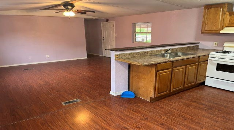 108 Avila Dr, Laredo, Texas 78043, 3 Bedrooms Bedrooms, 7 Rooms Rooms,2 BathroomsBathrooms,Residential,For Sale,108 Avila Dr,20255366