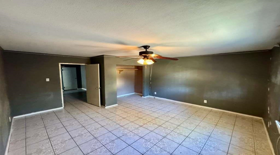 2108 Willow St, Laredo, Texas 78043, 4 Bedrooms Bedrooms, 7 Rooms Rooms,2 BathroomsBathrooms,Residential,For Sale,2108 Willow St,20255368