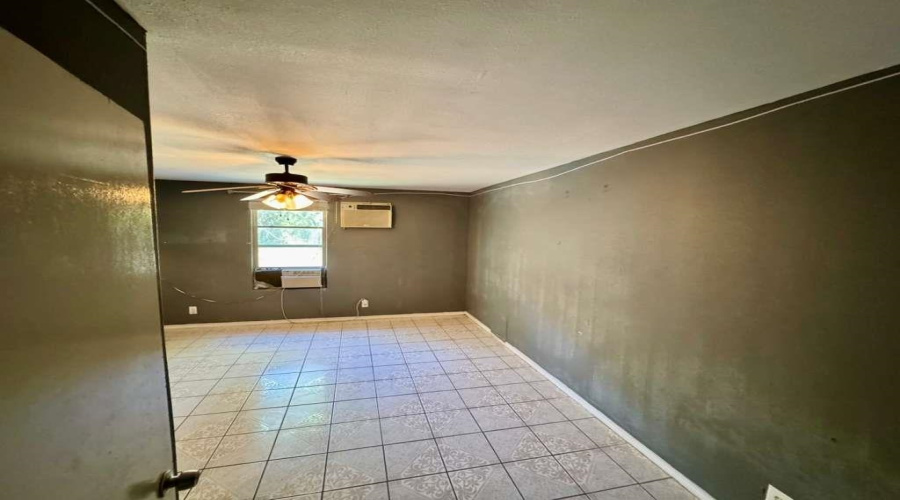 2108 Willow St, Laredo, Texas 78043, 4 Bedrooms Bedrooms, 7 Rooms Rooms,2 BathroomsBathrooms,Residential,For Sale,2108 Willow St,20255368