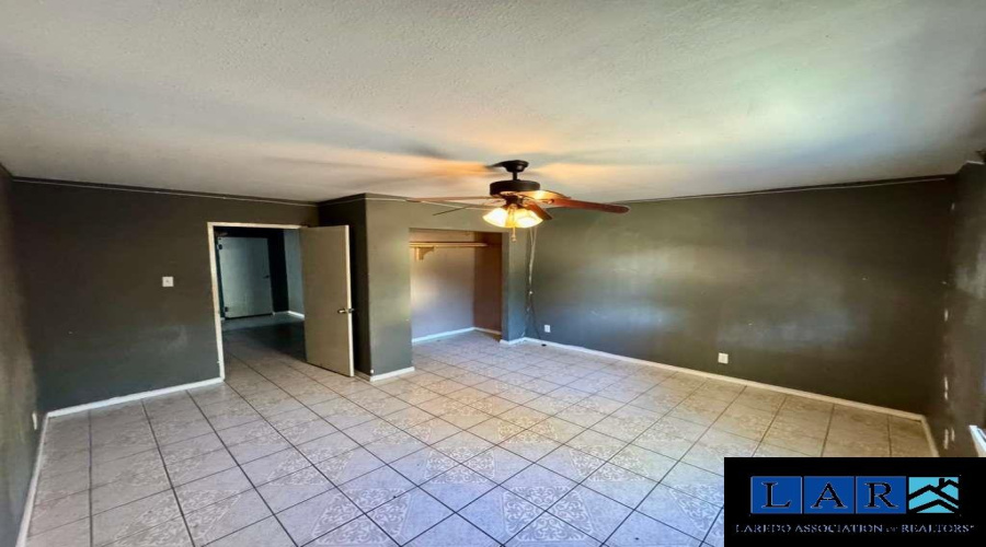 2108 Willow St, Laredo, Texas 78043, 4 Bedrooms Bedrooms, 7 Rooms Rooms,2 BathroomsBathrooms,Residential,For Sale,2108 Willow St,20255368