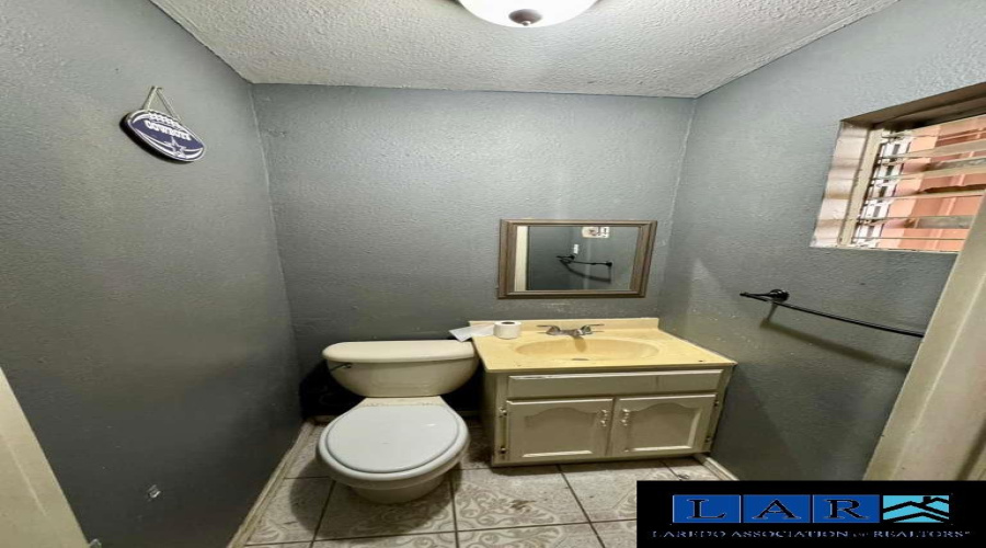 2108 Willow St, Laredo, Texas 78043, 4 Bedrooms Bedrooms, 7 Rooms Rooms,2 BathroomsBathrooms,Residential,For Sale,2108 Willow St,20255368