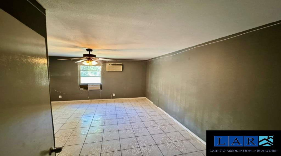 2108 Willow St, Laredo, Texas 78043, 4 Bedrooms Bedrooms, 7 Rooms Rooms,2 BathroomsBathrooms,Residential,For Sale,2108 Willow St,20255368