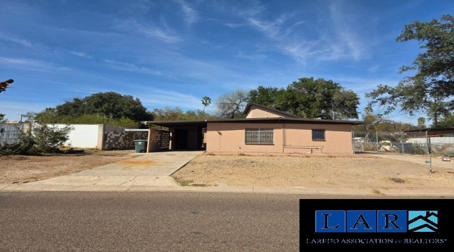 2108 Willow St, Laredo, Texas 78043, 4 Bedrooms Bedrooms, 7 Rooms Rooms,2 BathroomsBathrooms,Residential,For Sale,2108 Willow St,20255368
