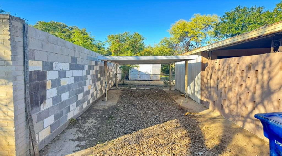 2108 Willow St, Laredo, Texas 78043, 4 Bedrooms Bedrooms, 7 Rooms Rooms,2 BathroomsBathrooms,Residential,For Sale,2108 Willow St,20255368