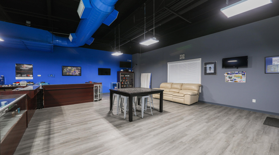 4302 Saunders St, LAREDO, Texas 78041, 1 Room Rooms,2 BathroomsBathrooms,Commercial retail/office,For Rent,4302 Saunders St,20255378