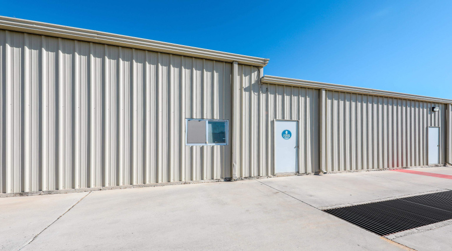 4302 Saunders St, LAREDO, Texas 78041, 1 Room Rooms,2 BathroomsBathrooms,Commercial retail/office,For Rent,4302 Saunders St,20255378