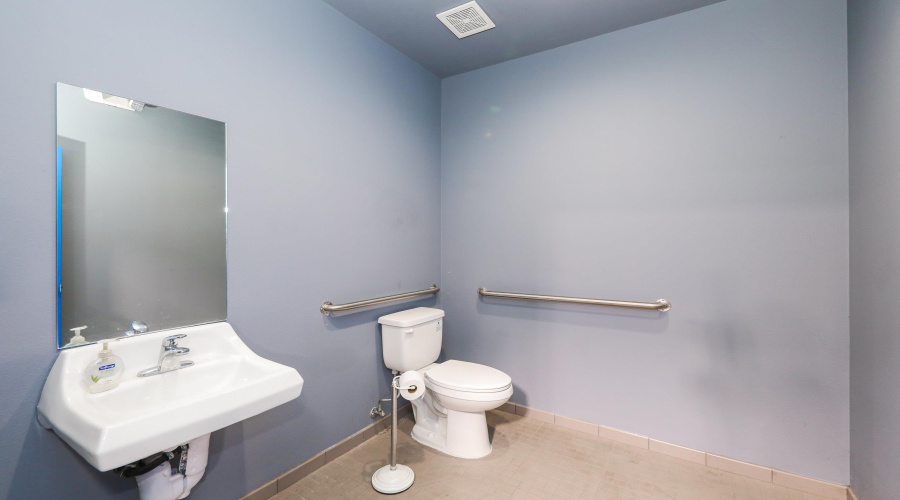 4302 Saunders St, LAREDO, Texas 78041, 1 Room Rooms,2 BathroomsBathrooms,Commercial retail/office,For Rent,4302 Saunders St,20255378