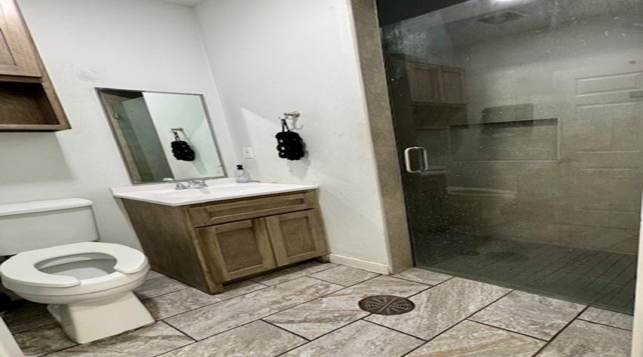 13703 Cabezut Dr, Laredo, Texas 78045, 1 Bedroom Bedrooms, 21 Rooms Rooms,2 BathroomsBathrooms,Commercial/industrial,For Sale,13703 Cabezut Dr,20255379