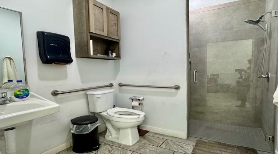 13703 Cabezut Dr, Laredo, Texas 78045, 1 Bedroom Bedrooms, 21 Rooms Rooms,2 BathroomsBathrooms,Commercial/industrial,For Sale,13703 Cabezut Dr,20255379