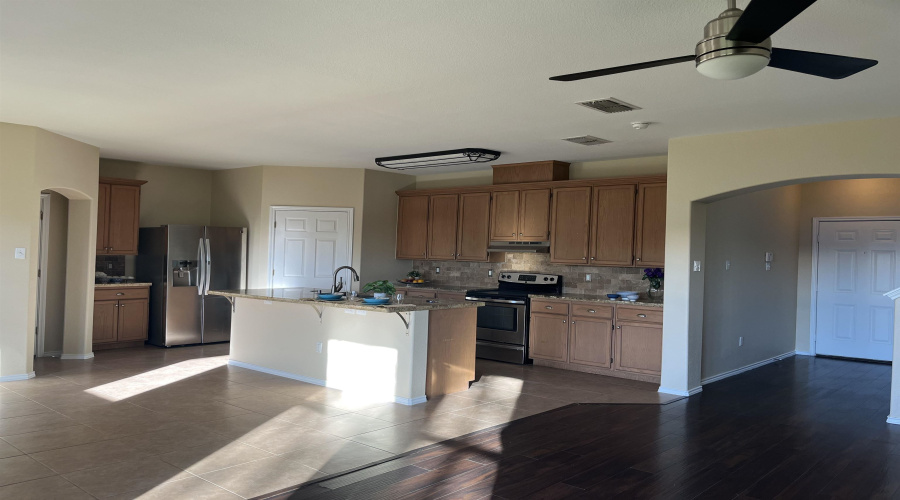 11318 Granados St, Laredo, Texas 78045-6525, 4 Bedrooms Bedrooms, 7 Rooms Rooms,2 BathroomsBathrooms,Residential,For Sale,11318 Granados St,20255375