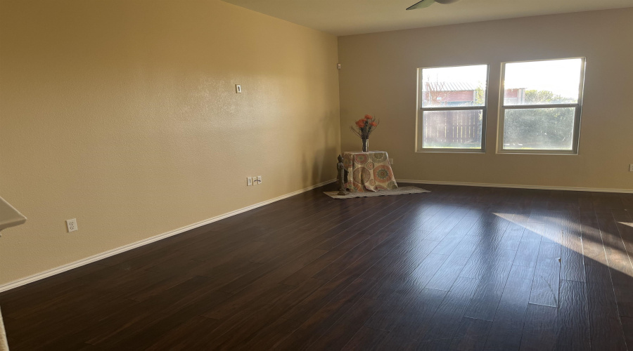 11318 Granados St, Laredo, Texas 78045-6525, 4 Bedrooms Bedrooms, 7 Rooms Rooms,2 BathroomsBathrooms,Residential,For Sale,11318 Granados St,20255375