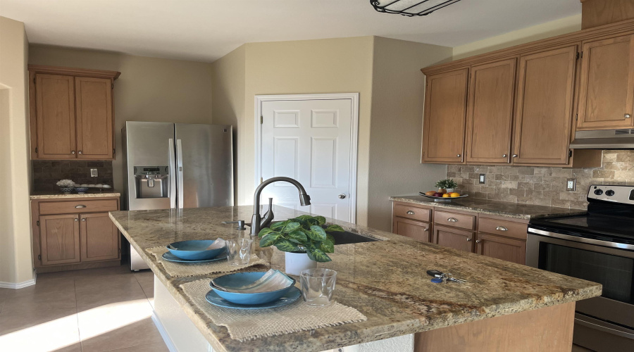 11318 Granados St, Laredo, Texas 78045-6525, 4 Bedrooms Bedrooms, 7 Rooms Rooms,2 BathroomsBathrooms,Residential,For Sale,11318 Granados St,20255375