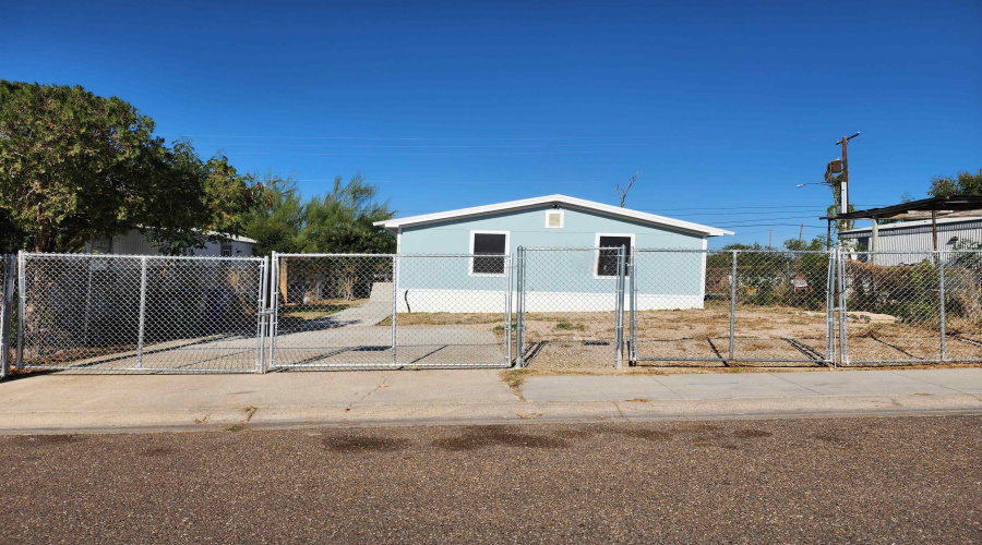 712 Independence Dr, Laredo, Texas 78043, 3 Bedrooms Bedrooms, 4 Rooms Rooms,2 BathroomsBathrooms,Residential,For Rent,712 Independence Dr,20255376