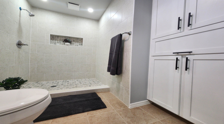 712 Independence Dr, Laredo, Texas 78043, 3 Bedrooms Bedrooms, 4 Rooms Rooms,2 BathroomsBathrooms,Residential,For Rent,712 Independence Dr,20255376