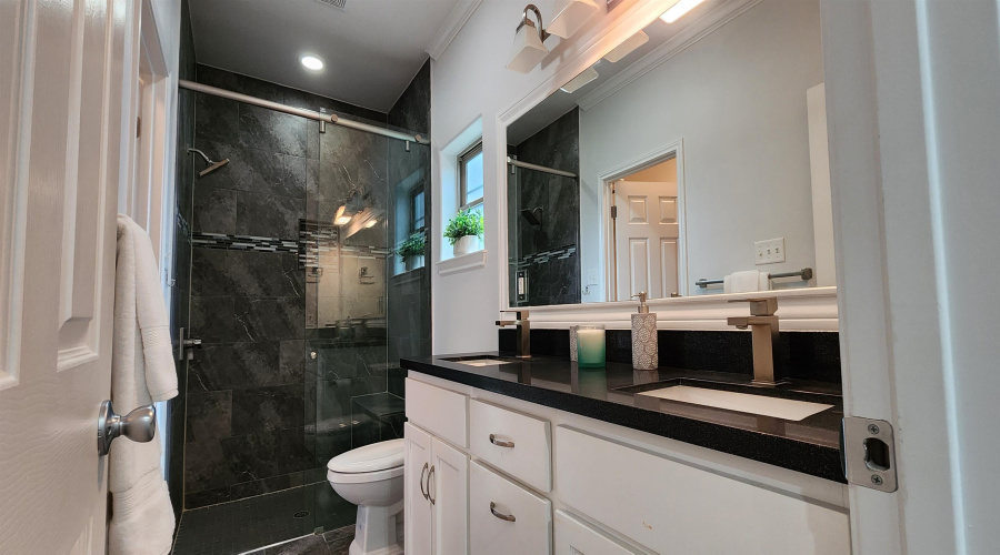 615 OKane St, Laredo, Texas 78040, 3 Bedrooms Bedrooms, 4 Rooms Rooms,3 BathroomsBathrooms,Residential,For Rent,615 OKane St,20255377