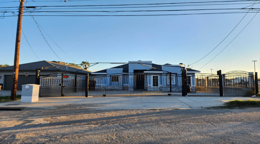 615 OKane St, Laredo, Texas 78040, 3 Bedrooms Bedrooms, 4 Rooms Rooms,3 BathroomsBathrooms,Residential,For Rent,615 OKane St,20255377