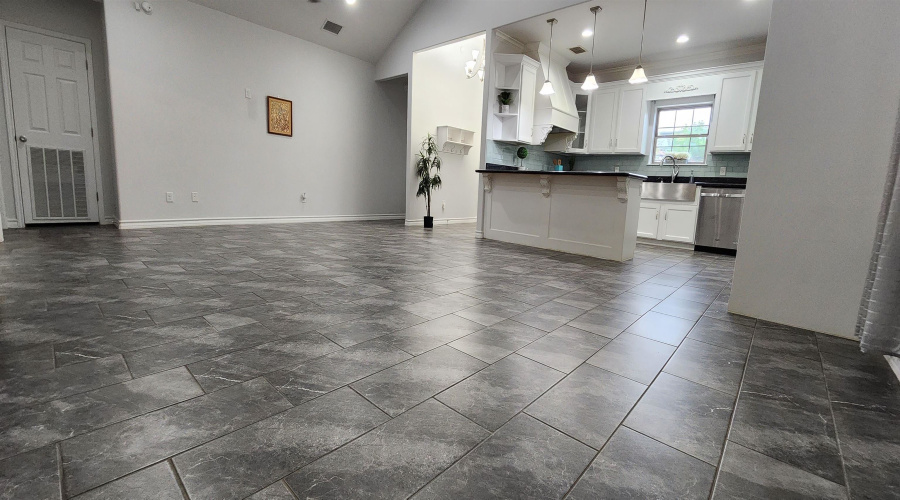 615 OKane St, Laredo, Texas 78040, 3 Bedrooms Bedrooms, 4 Rooms Rooms,3 BathroomsBathrooms,Residential,For Rent,615 OKane St,20255377