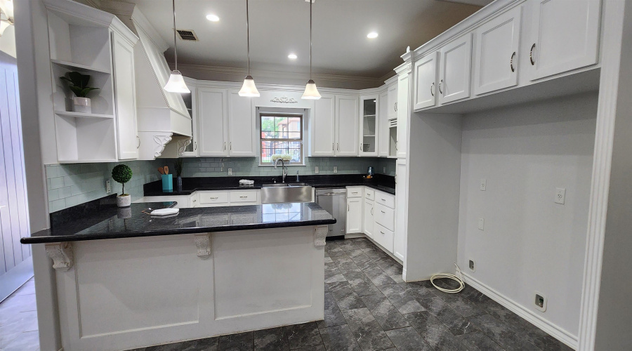 615 OKane St, Laredo, Texas 78040, 3 Bedrooms Bedrooms, 4 Rooms Rooms,3 BathroomsBathrooms,Residential,For Rent,615 OKane St,20255377