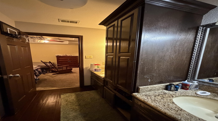 301 Esperanza Dr, Laredo, Texas 78041, 5 Bedrooms Bedrooms, 8 Rooms Rooms,4 BathroomsBathrooms,Residential,For Sale,301 Esperanza Dr,20255380