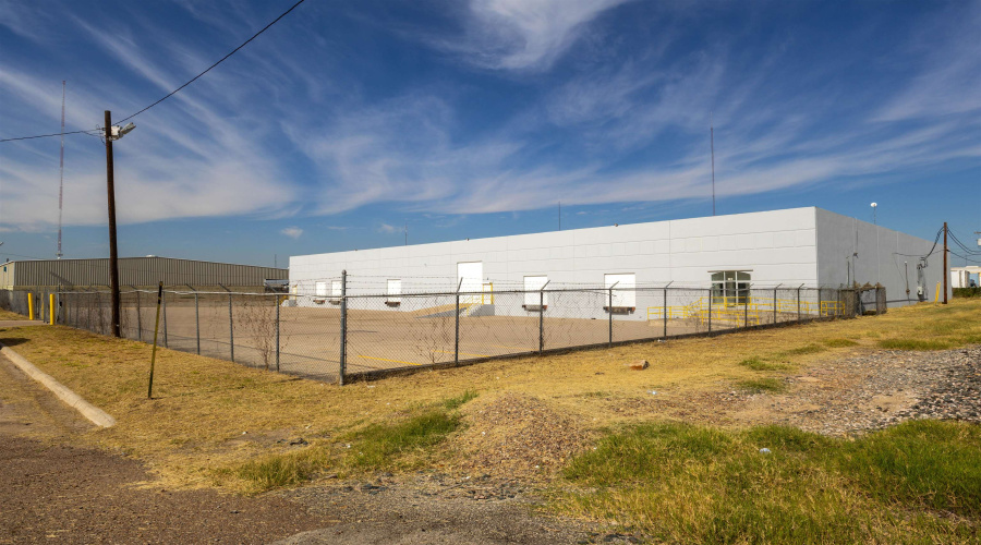 2202 Santa Rita Ave, LAREDO, Texas 78040, 1 Bedroom Bedrooms, 11 Rooms Rooms,4 BathroomsBathrooms,Commercial/industrial,For Rent,2202 Santa Rita Ave,20255382