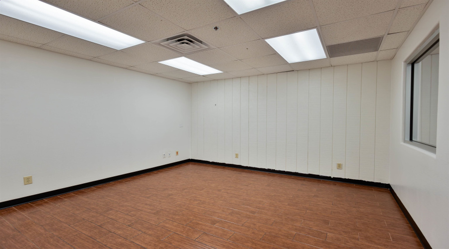 2202 Santa Rita Ave, LAREDO, Texas 78040, 1 Bedroom Bedrooms, 11 Rooms Rooms,4 BathroomsBathrooms,Commercial/industrial,For Rent,2202 Santa Rita Ave,20255382