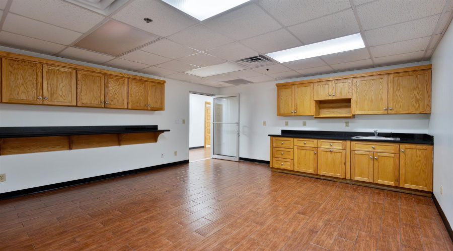 2202 Santa Rita Ave, LAREDO, Texas 78040, 1 Bedroom Bedrooms, 11 Rooms Rooms,4 BathroomsBathrooms,Commercial/industrial,For Rent,2202 Santa Rita Ave,20255382