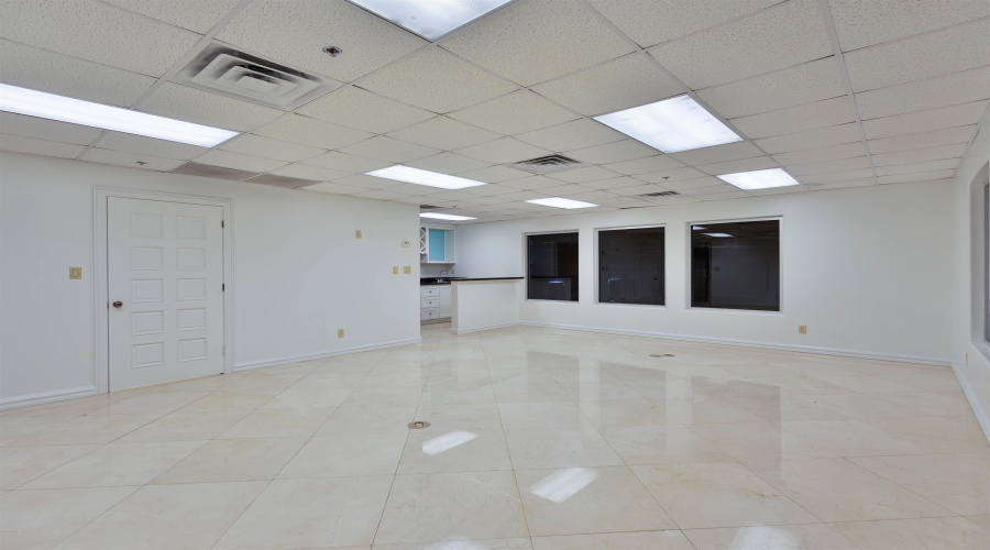 2202 Santa Rita Ave, LAREDO, Texas 78040, 1 Bedroom Bedrooms, 11 Rooms Rooms,4 BathroomsBathrooms,Commercial/industrial,For Rent,2202 Santa Rita Ave,20255382