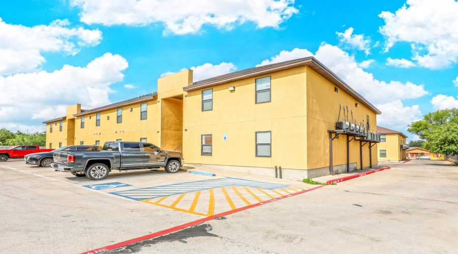 2119 Ejido Ave, Laredo, Texas 78046, 1 Bedroom Bedrooms, 2 Rooms Rooms,1 BathroomBathrooms,Residential,For Rent,2119 Ejido Ave,20255386