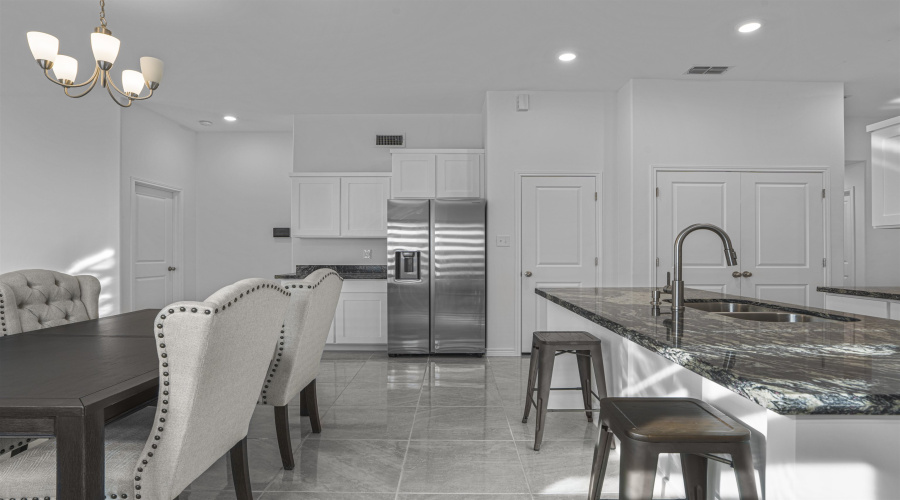 5428 Encanto Dr., Laredo, Texas 78046-5283, 4 Bedrooms Bedrooms, 6 Rooms Rooms,2 BathroomsBathrooms,Residential,For Sale,5428 Encanto Dr.,20255389