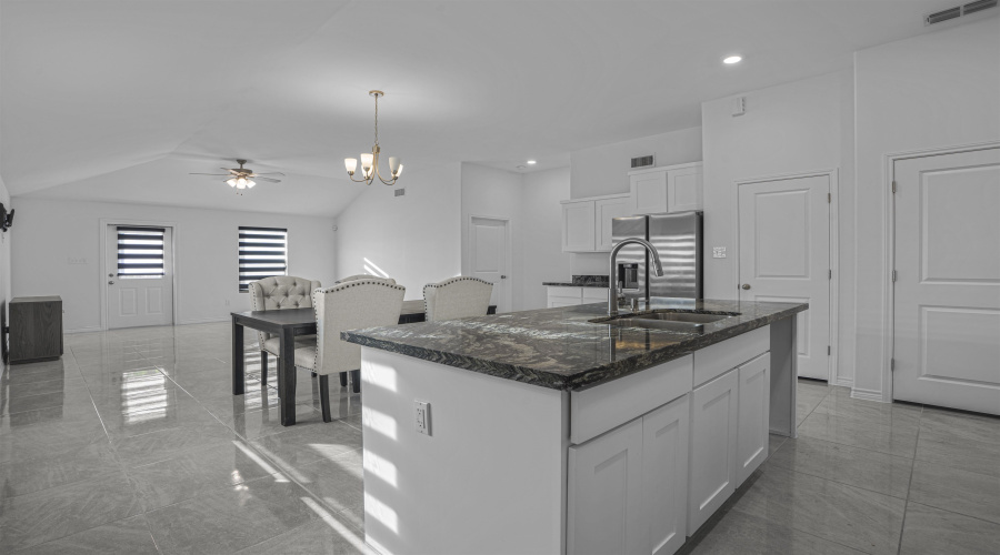 5428 Encanto Dr., Laredo, Texas 78046-5283, 4 Bedrooms Bedrooms, 6 Rooms Rooms,2 BathroomsBathrooms,Residential,For Sale,5428 Encanto Dr.,20255389