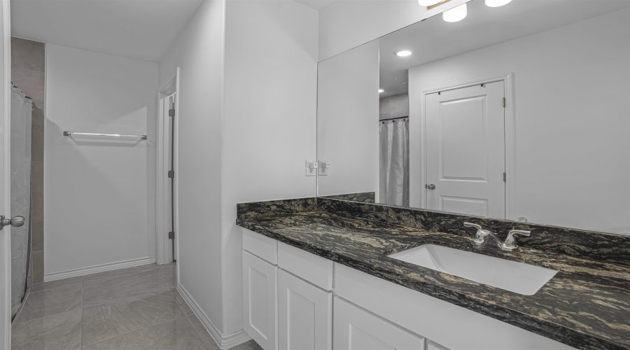 5428 Encanto Dr., Laredo, Texas 78046-5283, 4 Bedrooms Bedrooms, 6 Rooms Rooms,2 BathroomsBathrooms,Residential,For Sale,5428 Encanto Dr.,20255389