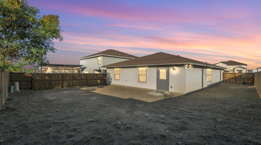 5428 Encanto Dr., Laredo, Texas 78046-5283, 4 Bedrooms Bedrooms, 6 Rooms Rooms,2 BathroomsBathrooms,Residential,For Sale,5428 Encanto Dr.,20255389