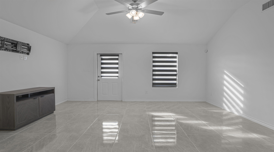 5428 Encanto Dr., Laredo, Texas 78046-5283, 4 Bedrooms Bedrooms, 6 Rooms Rooms,2 BathroomsBathrooms,Residential,For Sale,5428 Encanto Dr.,20255389