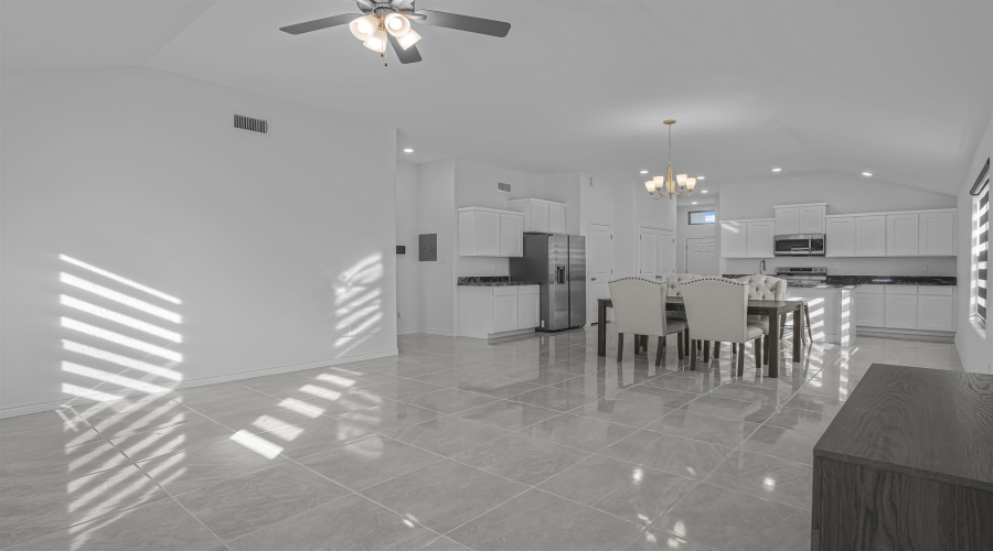 5428 Encanto Dr., Laredo, Texas 78046-5283, 4 Bedrooms Bedrooms, 6 Rooms Rooms,2 BathroomsBathrooms,Residential,For Sale,5428 Encanto Dr.,20255389