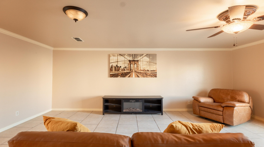 9805 Sterling Lp, Laredo, Texas 78045, 3 Bedrooms Bedrooms, 5 Rooms Rooms,2 BathroomsBathrooms,Residential,For Sale,9805 Sterling Lp,20255390