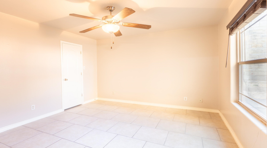 9805 Sterling Lp, Laredo, Texas 78045, 3 Bedrooms Bedrooms, 5 Rooms Rooms,2 BathroomsBathrooms,Residential,For Sale,9805 Sterling Lp,20255390