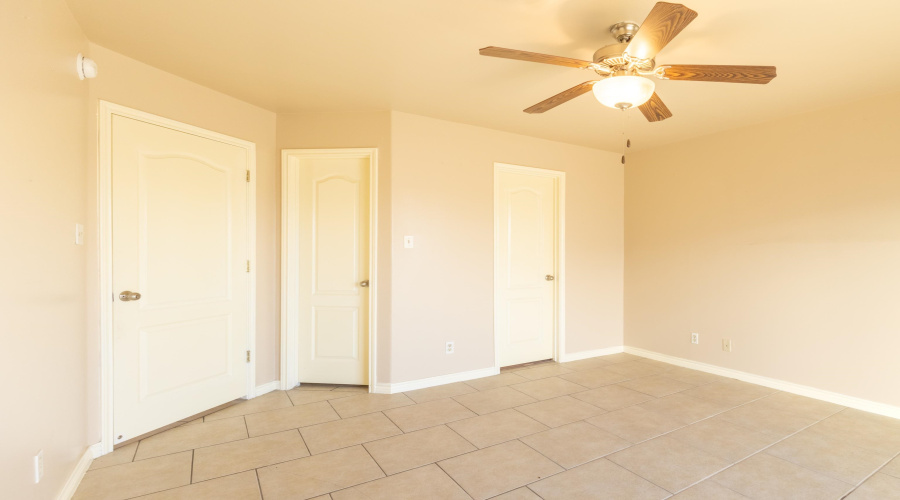 9805 Sterling Lp, Laredo, Texas 78045, 3 Bedrooms Bedrooms, 5 Rooms Rooms,2 BathroomsBathrooms,Residential,For Sale,9805 Sterling Lp,20255390