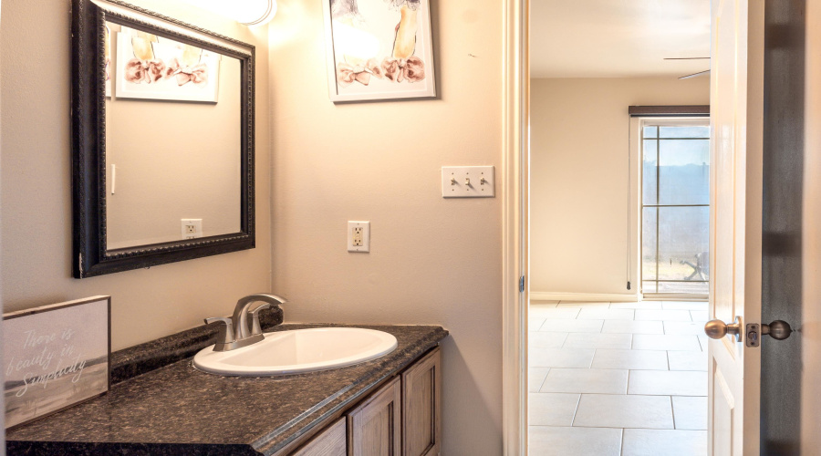 9805 Sterling Lp, Laredo, Texas 78045, 3 Bedrooms Bedrooms, 5 Rooms Rooms,2 BathroomsBathrooms,Residential,For Sale,9805 Sterling Lp,20255390