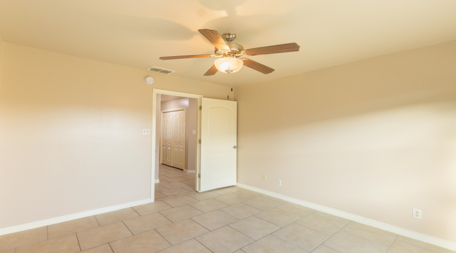 9805 Sterling Lp, Laredo, Texas 78045, 3 Bedrooms Bedrooms, 5 Rooms Rooms,2 BathroomsBathrooms,Residential,For Sale,9805 Sterling Lp,20255390