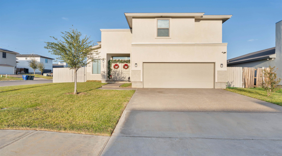 1001 La Muralla St, Laredo, Texas 78046, 4 Bedrooms Bedrooms, 4 Rooms Rooms,2 BathroomsBathrooms,Residential,For Sale,1001 La Muralla St,20255391