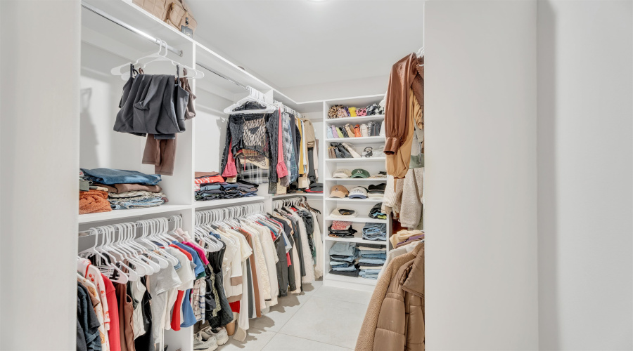 1001 La Muralla St, Laredo, Texas 78046, 4 Bedrooms Bedrooms, 4 Rooms Rooms,2 BathroomsBathrooms,Residential,For Sale,1001 La Muralla St,20255391