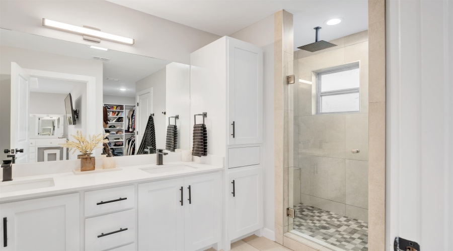 1001 La Muralla St, Laredo, Texas 78046, 4 Bedrooms Bedrooms, 4 Rooms Rooms,2 BathroomsBathrooms,Residential,For Sale,1001 La Muralla St,20255391